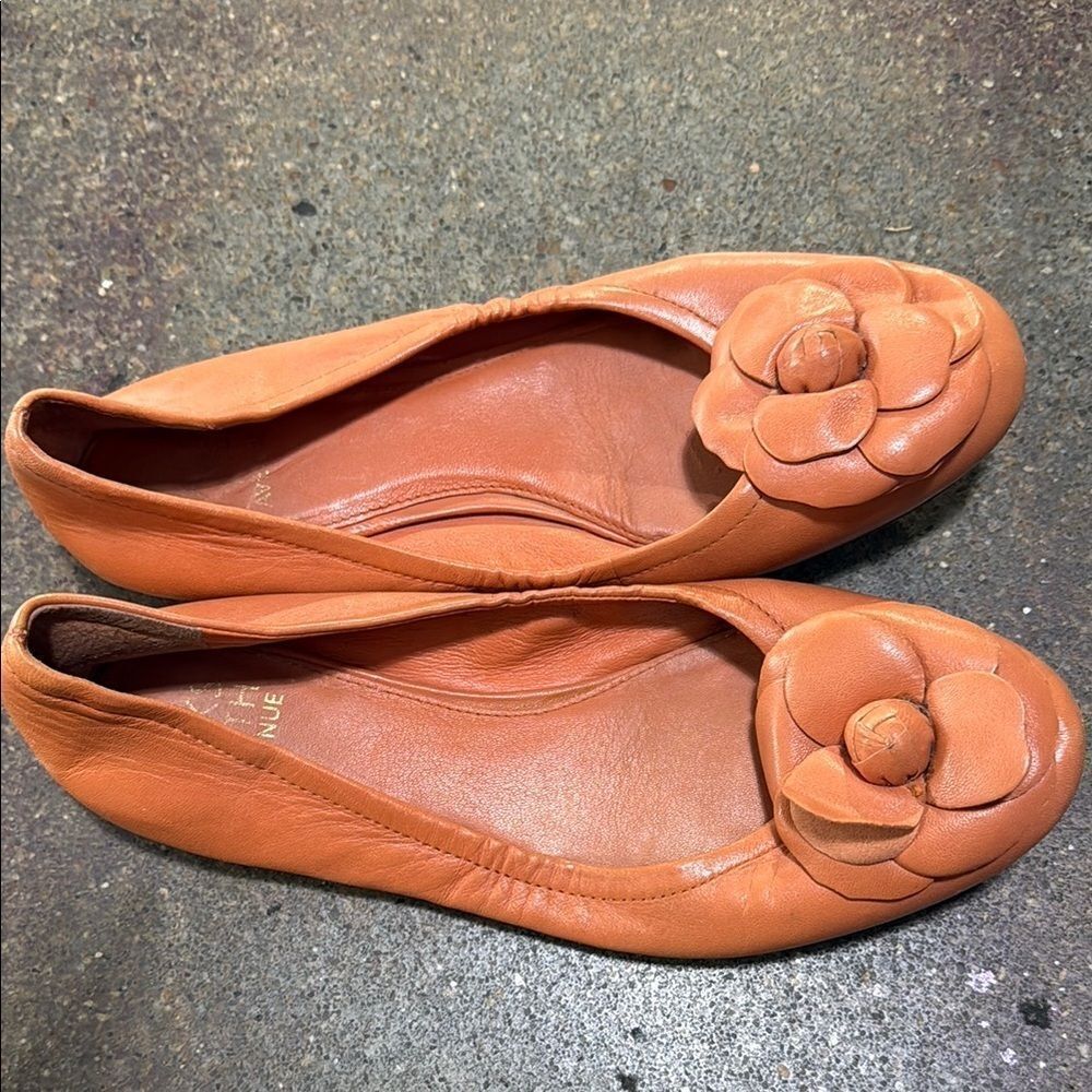 Saks Fifth Avenue Orange Flats with Classic Design - Picture 2 of 4
